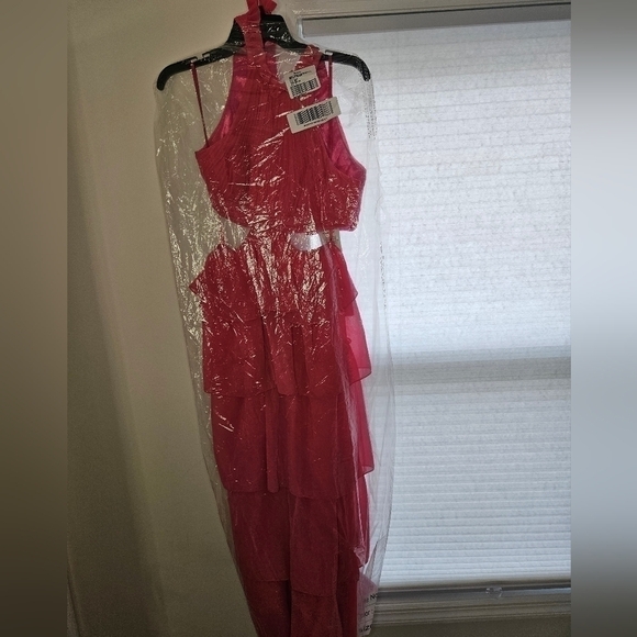 Mac Duggal tiered ruffle pleated halter gown with cutout in hot pink size 4 - Picture 7 of 8